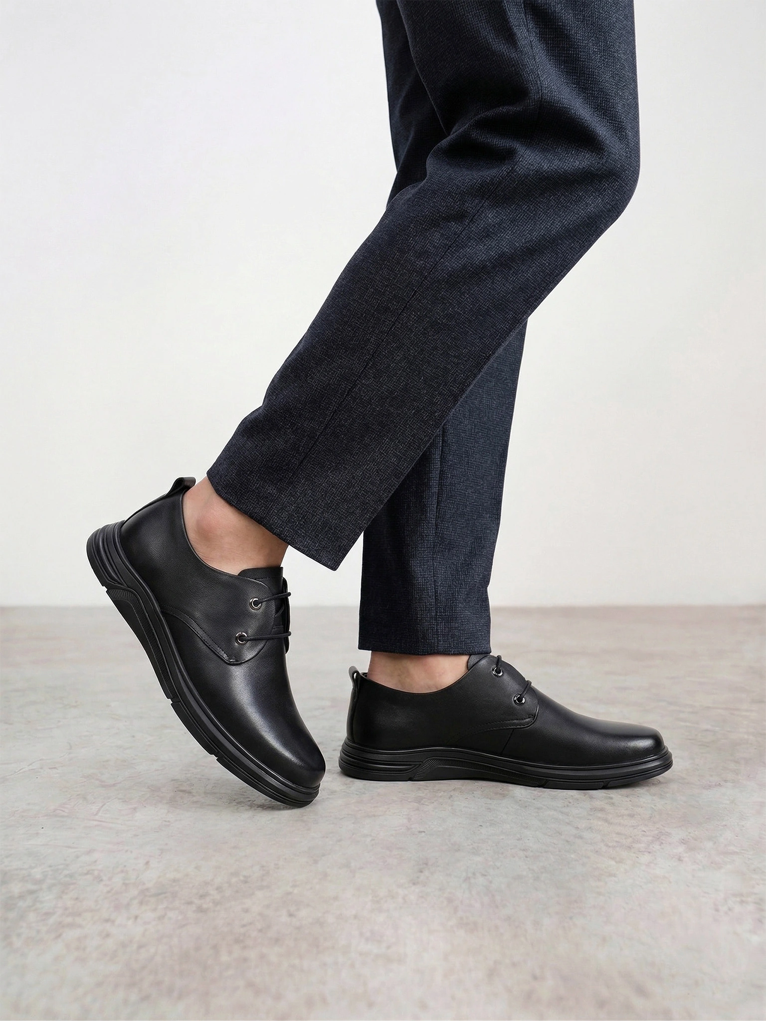 Туфли черного цвета со шнуровкой